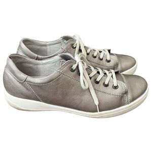 Josef Seibel Sz 9 Women's Sz 41 EU
Silver gray leather Sneaker Shoe
Sz 9-9.5 US
